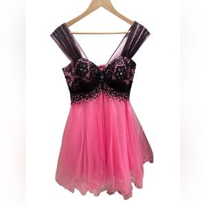 Dave & Johnny Short Sequined Prom Dress. Size 5/6. Worn once.